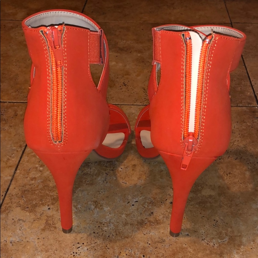 HEELS - Picture 4 of 4